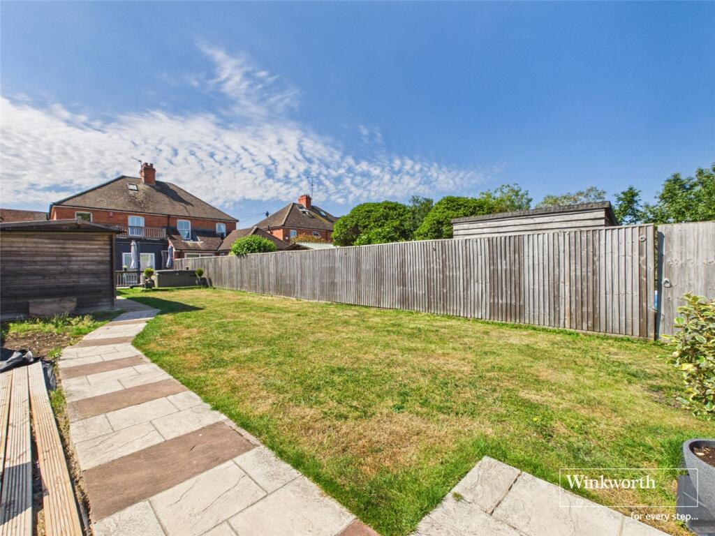 House in Newbury, West Berkshire - More