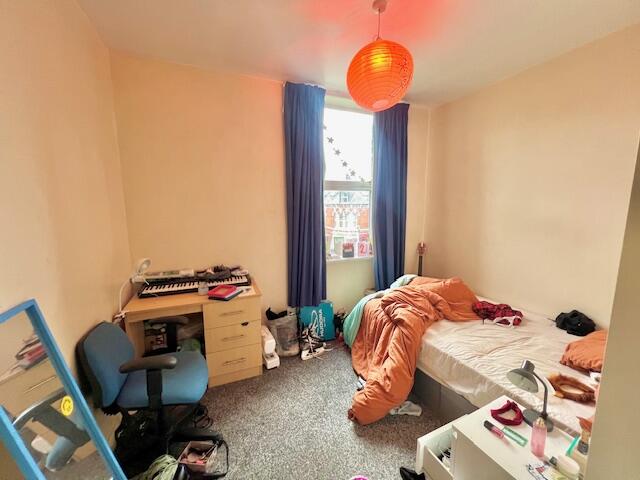House in Leeds - View 4