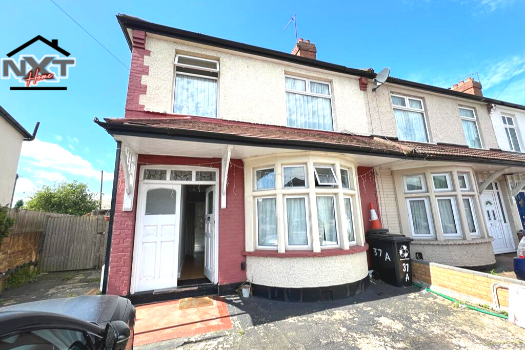 Main image of property: Tomswood Hill, Chigwell, Essex, IG6