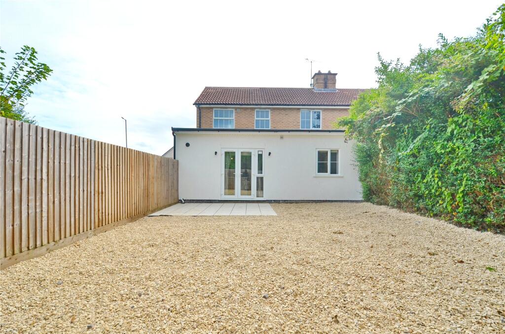 6 bedroom semi-detached house for rent