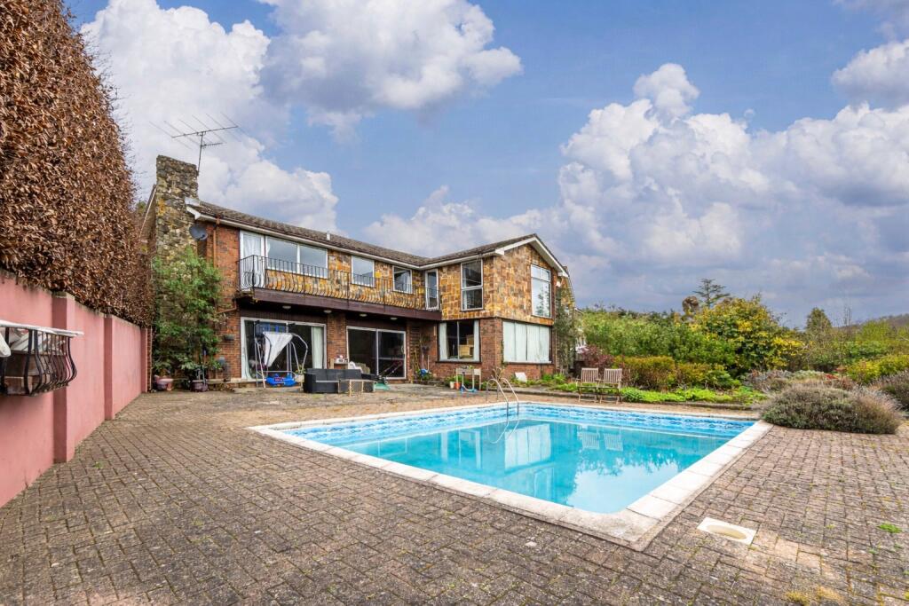 Main image of property: Highclere Drive, Hemel Hempstead, Hertfordshire, HP3