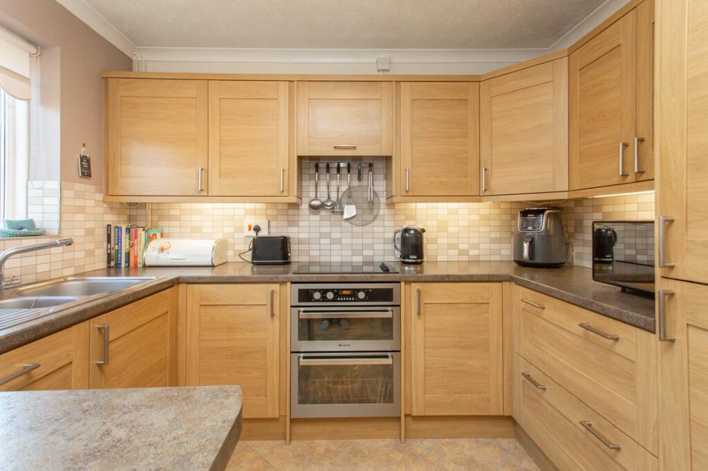 Britannia Avenue, Whitstable, Kent, CT5 photo 3