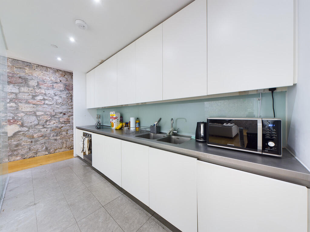 Apartment in Plymouth, Stonehouse - View 5