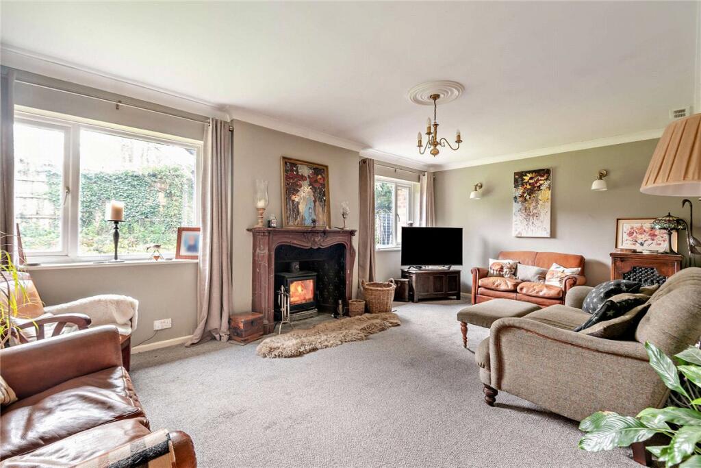 Broadlayings, Woolton Hill, Newbury, Hampshire, RG20 photo 4
