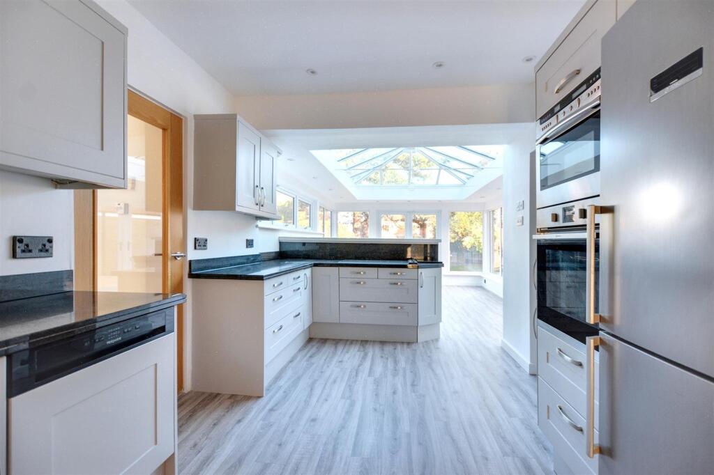 Bridle Road, Bramcote, Nottingham photo 3