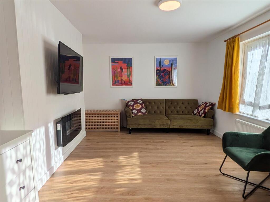 Apartment in Torquay - More