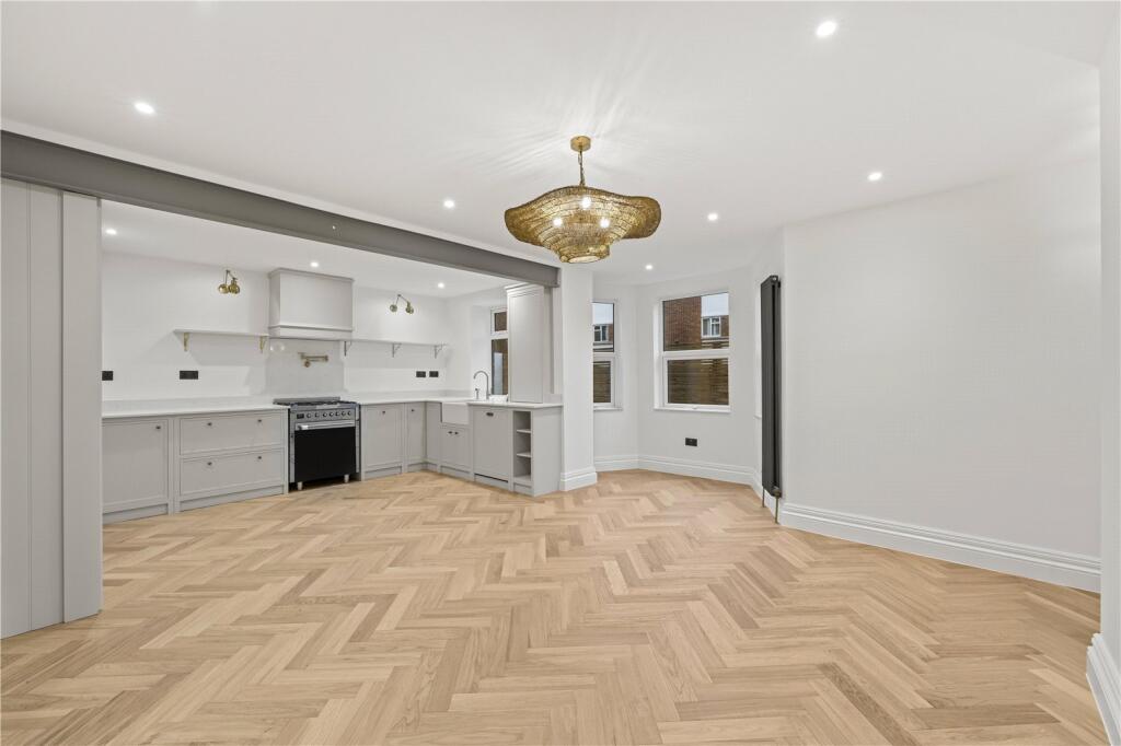 Main image of property: Sheen Road, Richmond, TW9