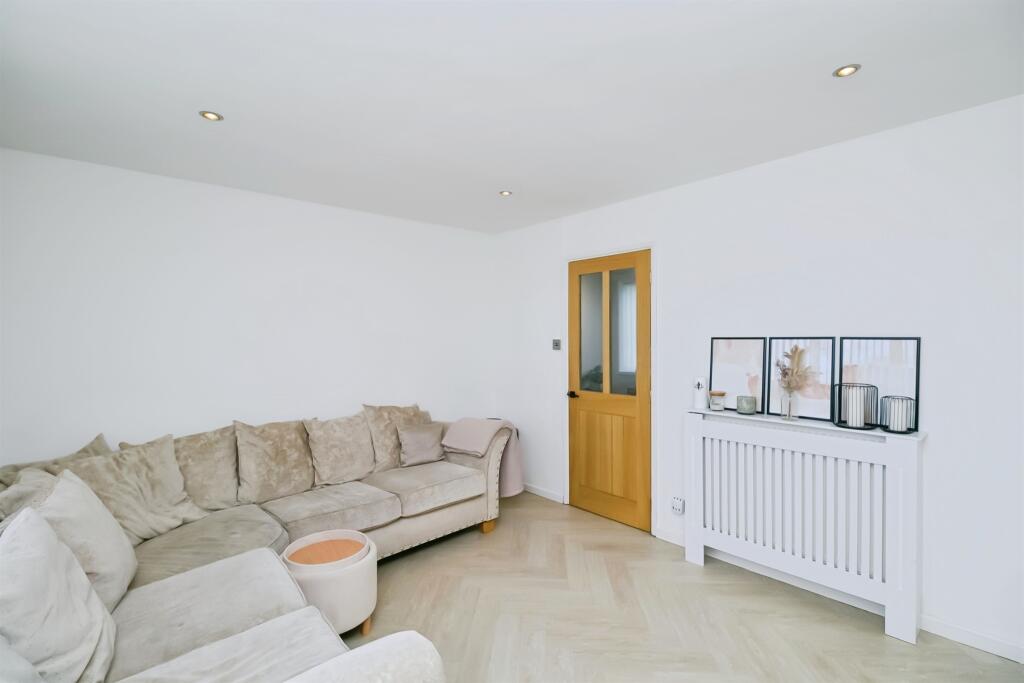 Clive Road, St. Athan, Barry photo 4
