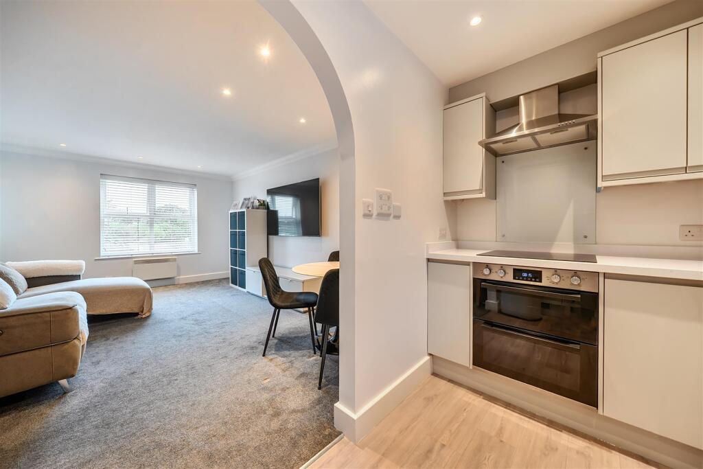 Apartment in Reading - View 4