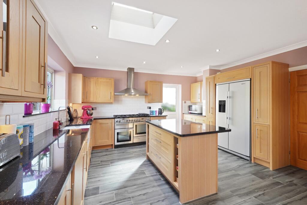 House in London, Eastcote Village - View 5
