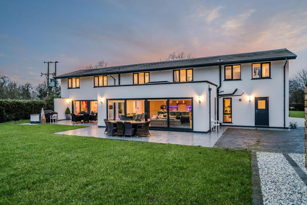 Main image of property: Dunkirk Lane, Leyland, PR26