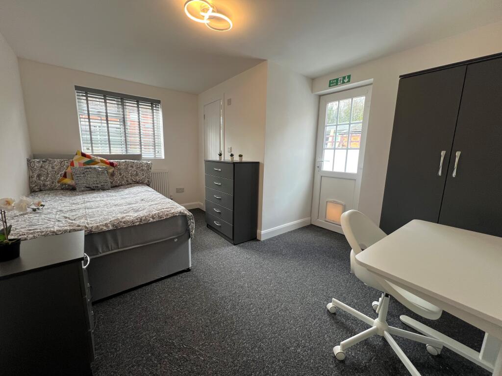 Apartment in Redditch, Worcestershire - View 4