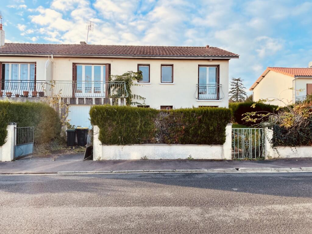 Main image of property: 16500 confolens