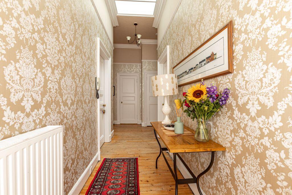 11 Market Square, Melrose, TD6 9PQ photo 4