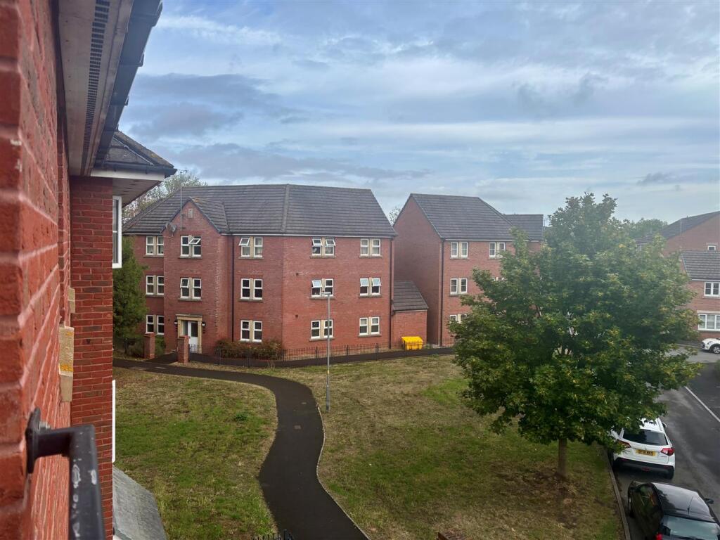 Apartment in Chippenham, Wiltshire - More