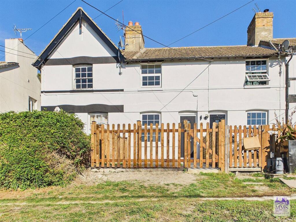 3-bed house on Rochester Road, Burham, Rochester, £280,000