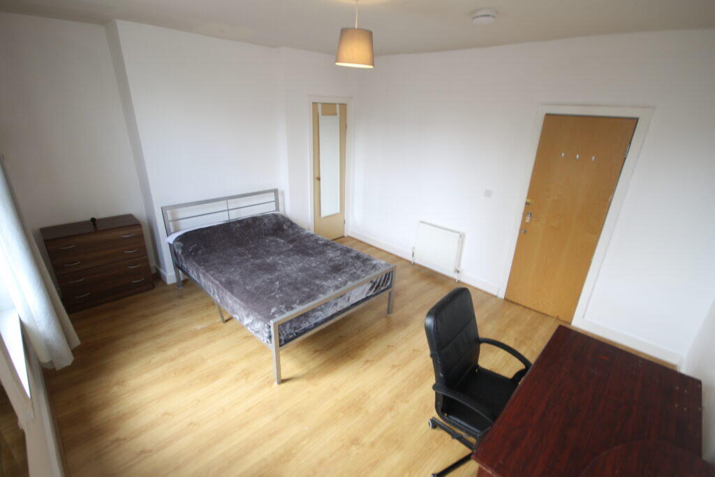 6 bedroom terraced house for rent