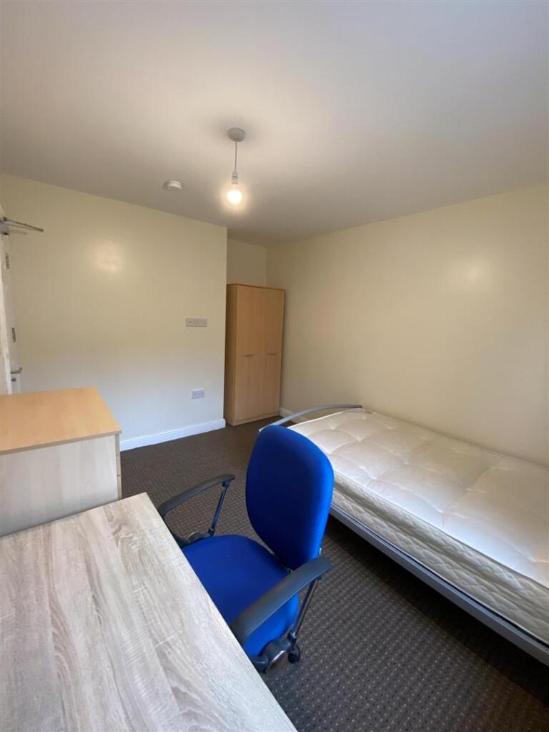 6 bedroom house for rent