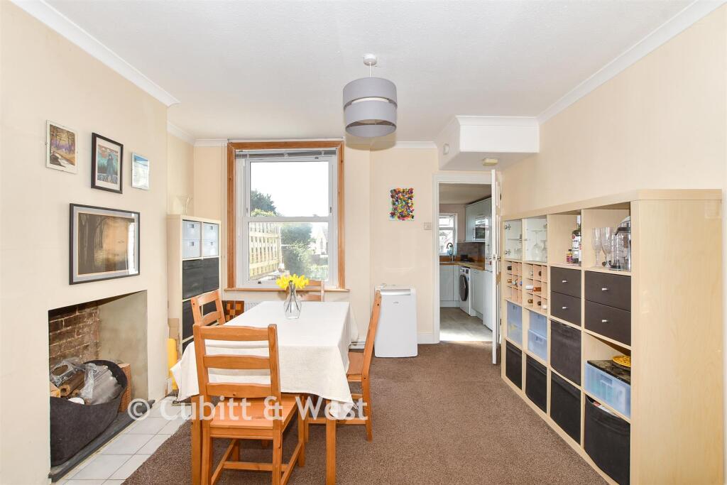 House in Haywards Heath, Southdowns Park - More