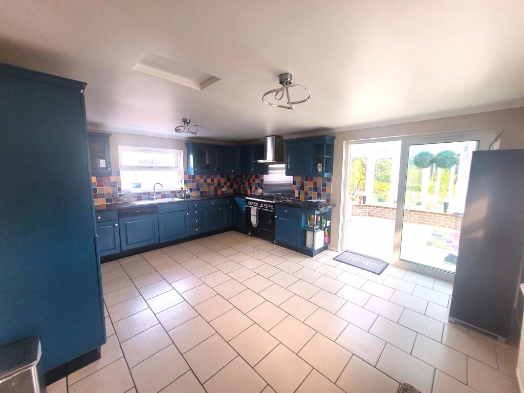 House in Slough - View 4