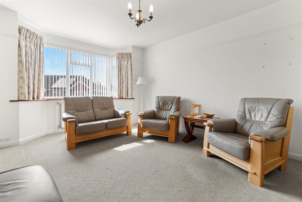 Levett Close, Polegate photo 3