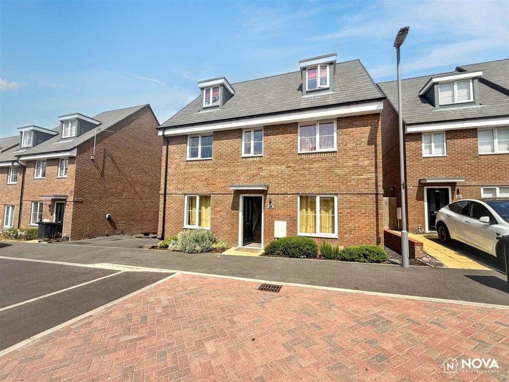 Main image of property: Lynchets Road, Luton