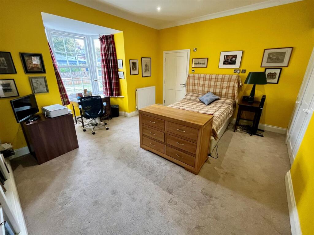 Apartment in Salisbury - More