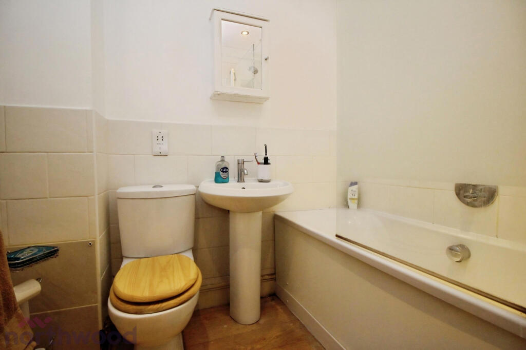 Apartment in High Wycombe, Sands - More