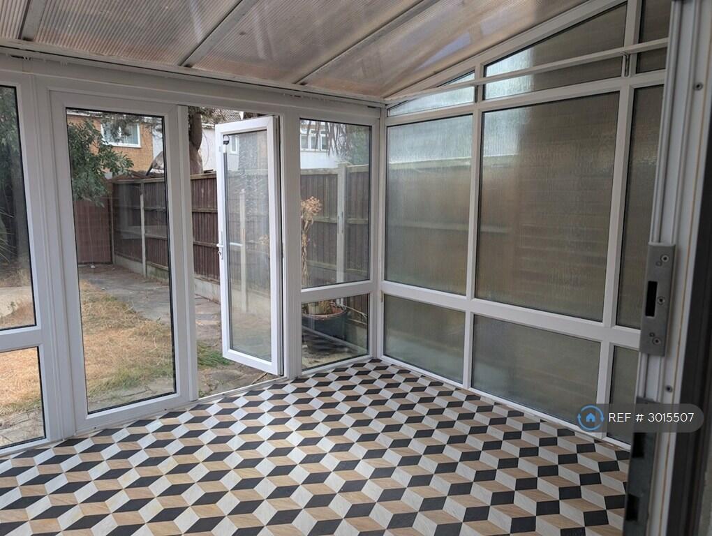 House in Romford - More