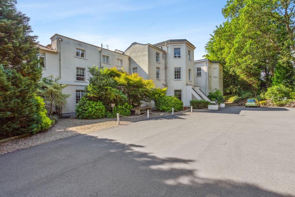 Flat A Dormy House, Portnall Drive, Wentworth Estate photo 3