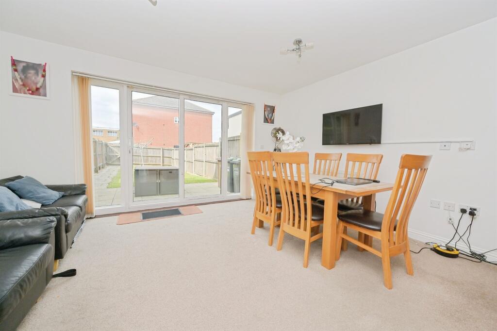 Edson Close, Watford photo 3