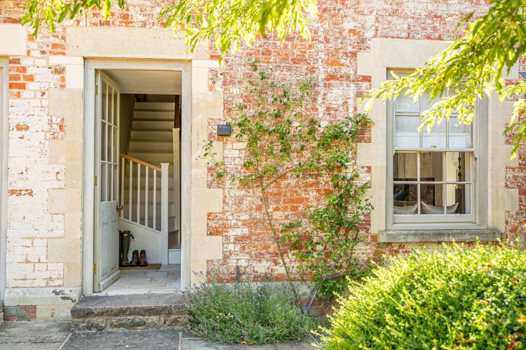 House in Swindon - View 5