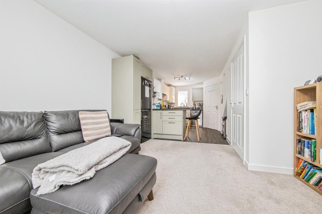 Meadow Drive, Great Blakenham, Ipswich photo 4