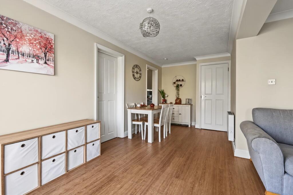 Apartment in Southend-on-Sea - View 5