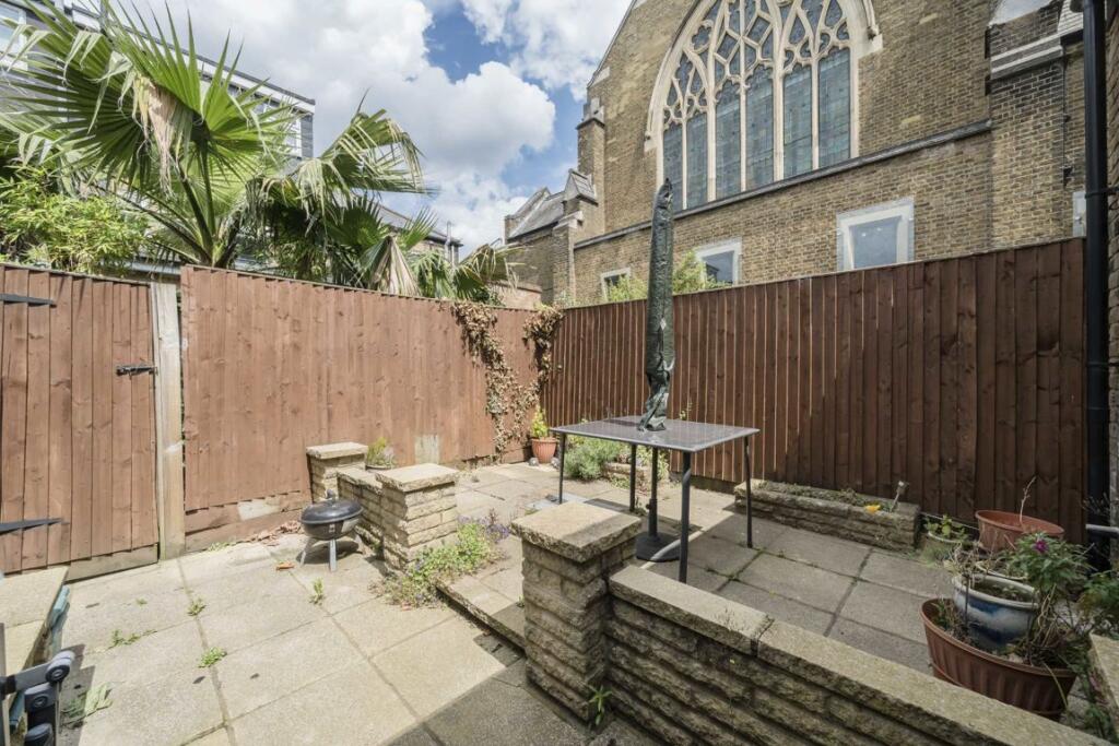 House in London, Hanwell - More