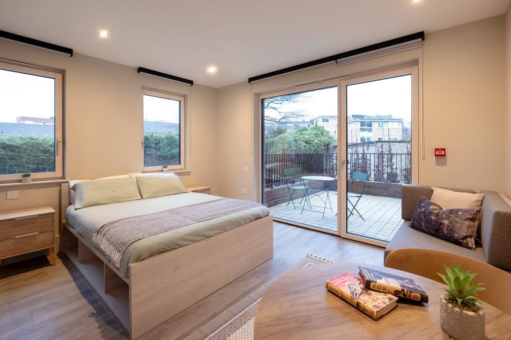 Main image of property: 44a Augustus Road, London, SW19