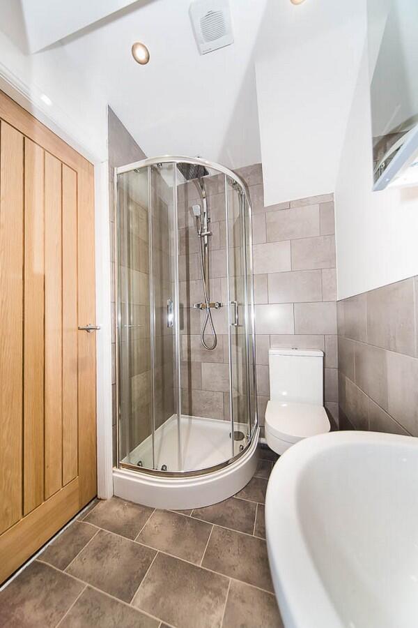 6 bedroom terraced house for rent