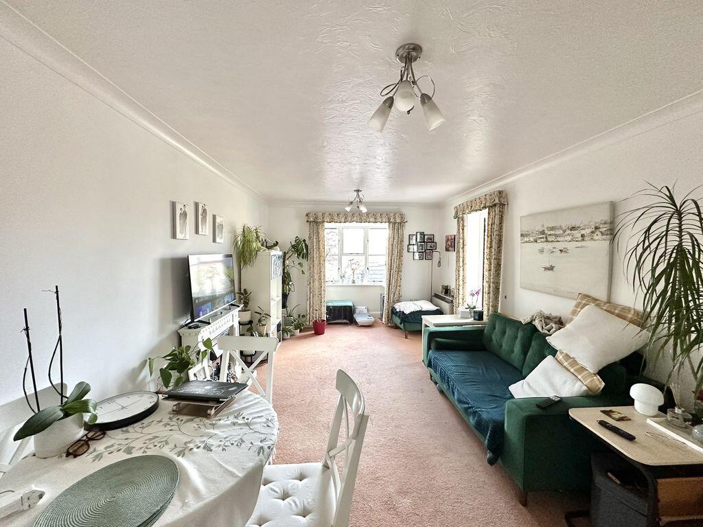 11 College Road, Epsom photo 2