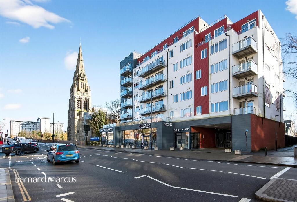 Tw13 2 bedroom flat for sale in High Street, Feltham, TW13