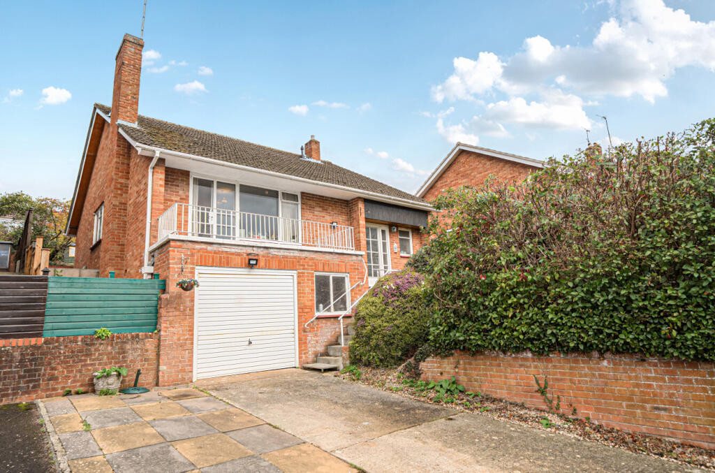 3-bed detached on Copt Elm Close, Charlton Kings, Cheltenham, £525,000