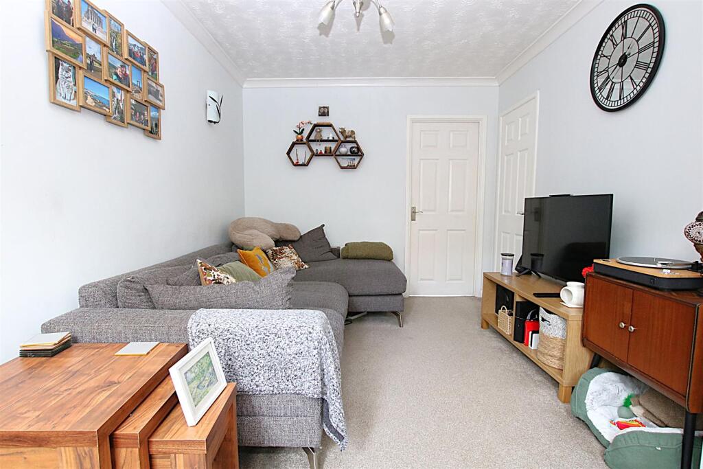 House in Northampton, East Hunsbury - View 3