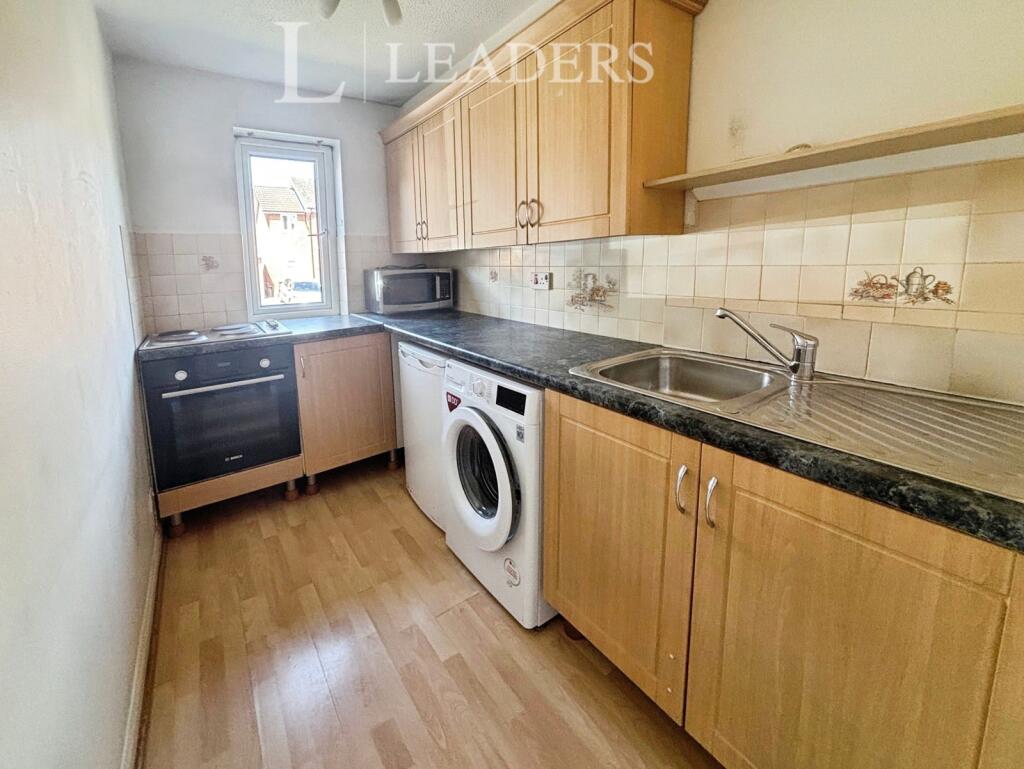 Spruce Avenue, Waterlooville photo 4