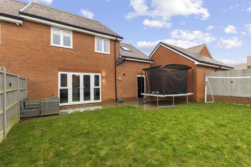 Hawthorn Way, Hellingly, Hailsham photo 2
