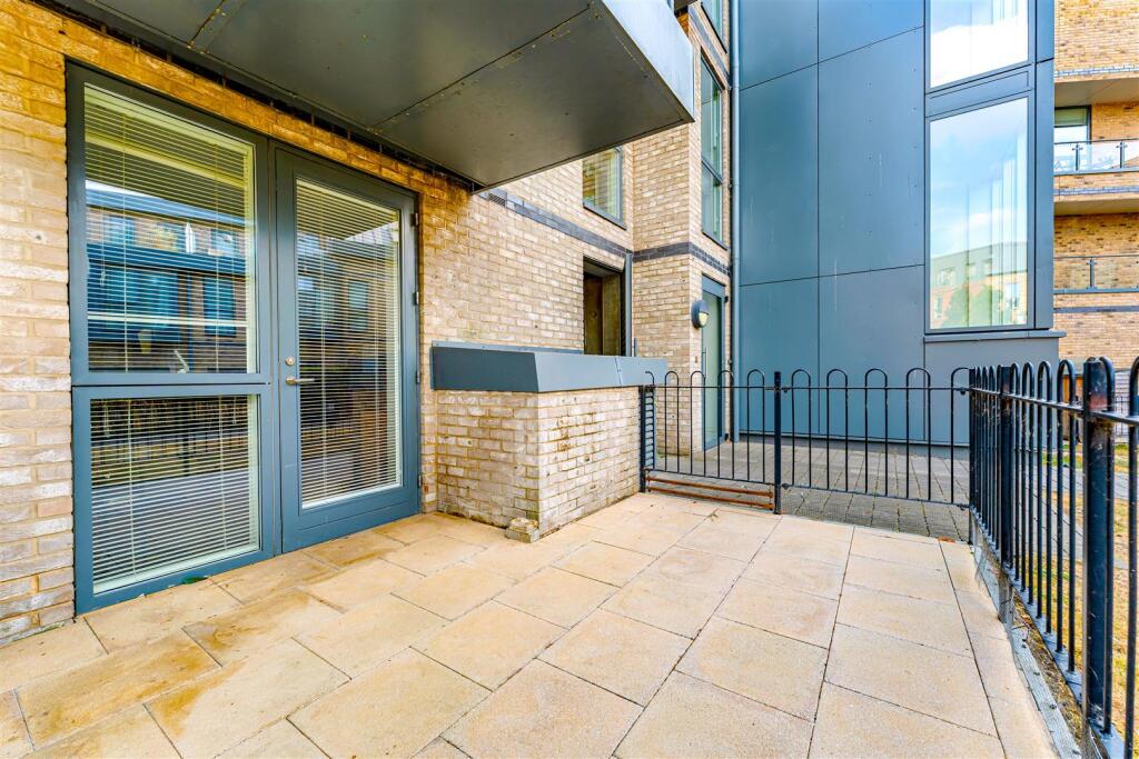 Apartment in London - More