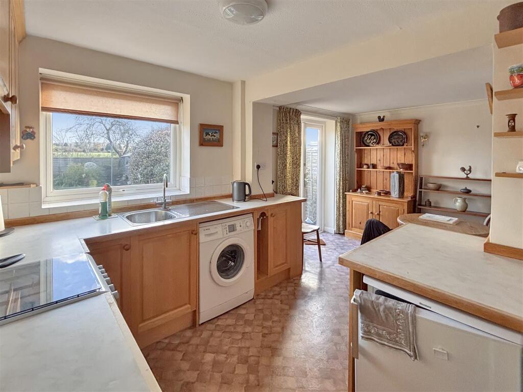 Ash Tree Close, Wellesbourne photo 4