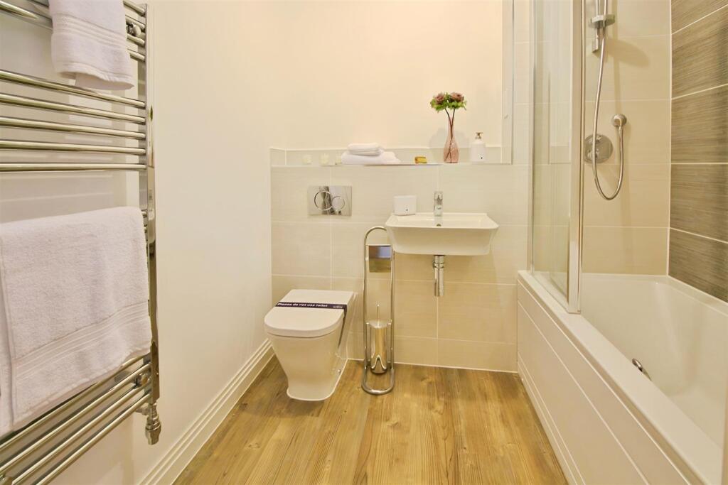 Apartment in North Hertfordshire, Hertfordshire - More