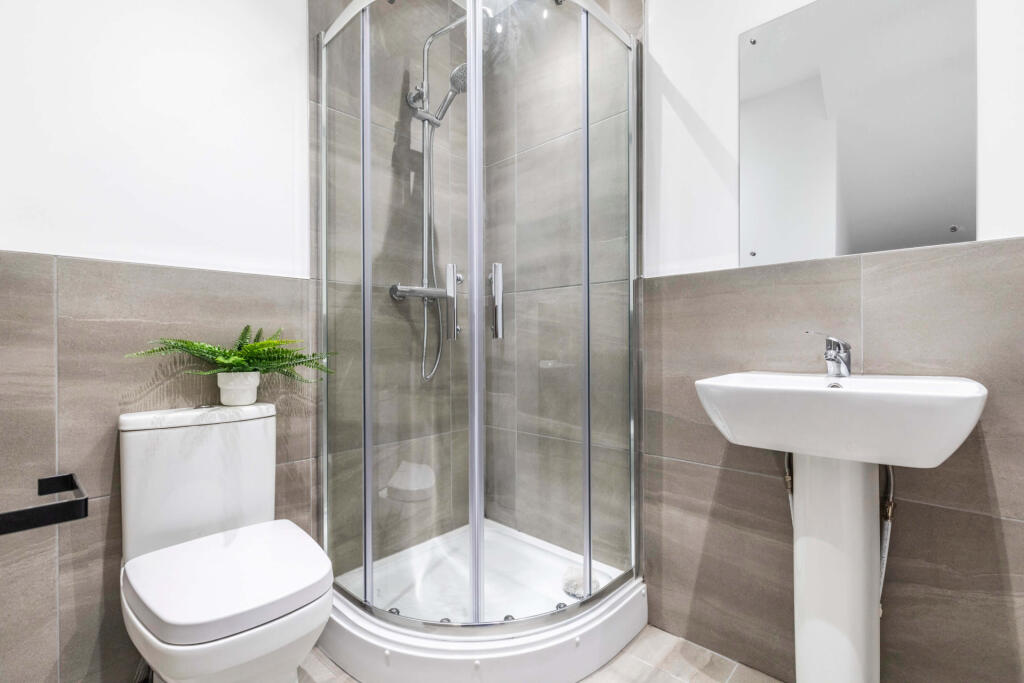 House in Leeds - View 5