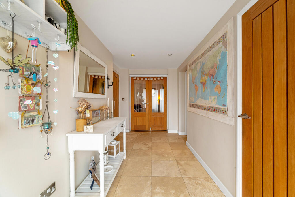 House in Rugby, Warwickshire - View 4