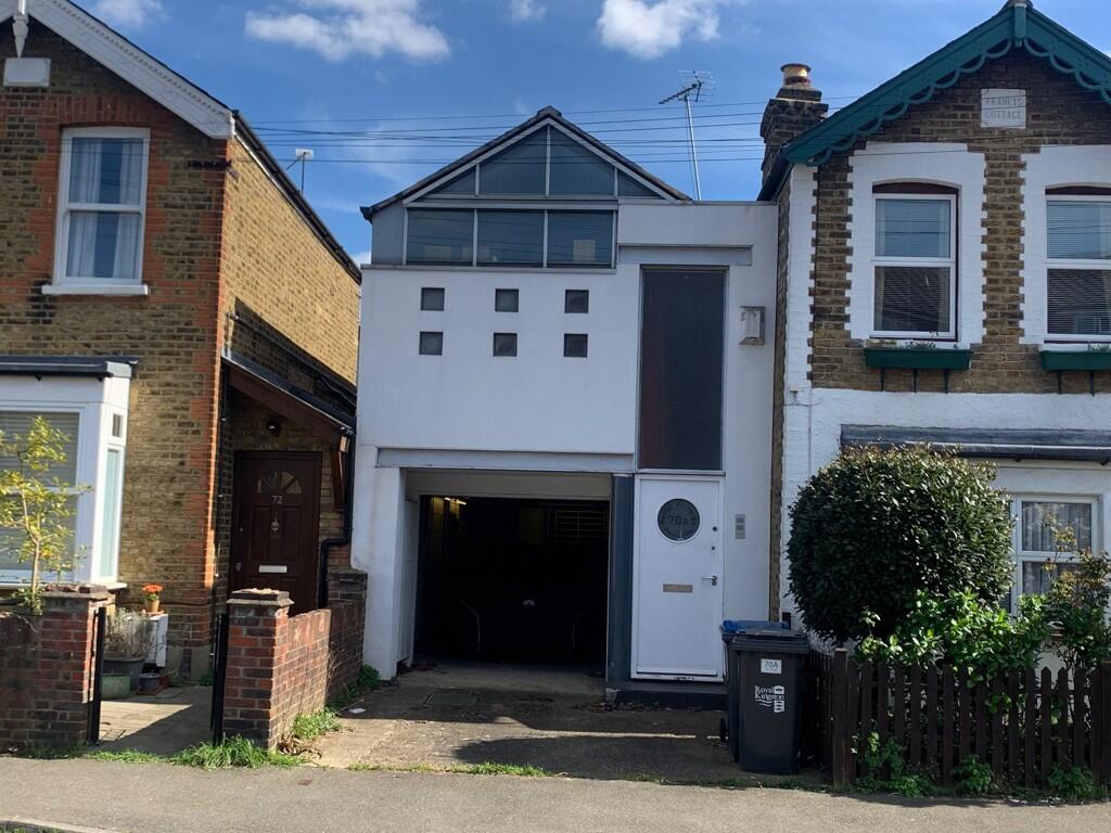 Main image of property: 70a Elm Road, Kingston Upon Thames, KT2 6HU