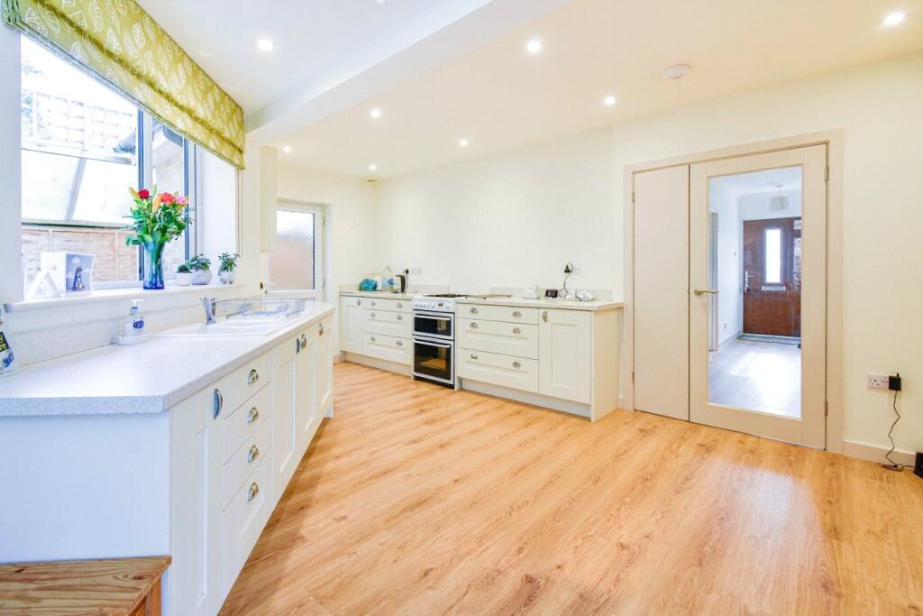 5, Holborne Close, Newbury, Berkshire, RG14 photo 4